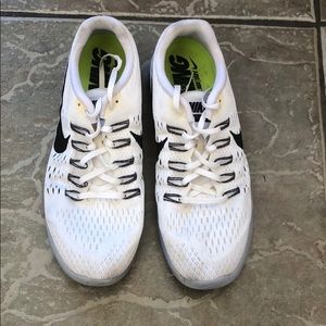 White Nike Lunar Tempo Shoes